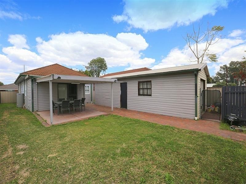 54 Endeavour Road, Georges Hall NSW 2198