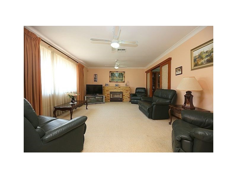 18 Yvonne Crescent, Georges Hall NSW 2198