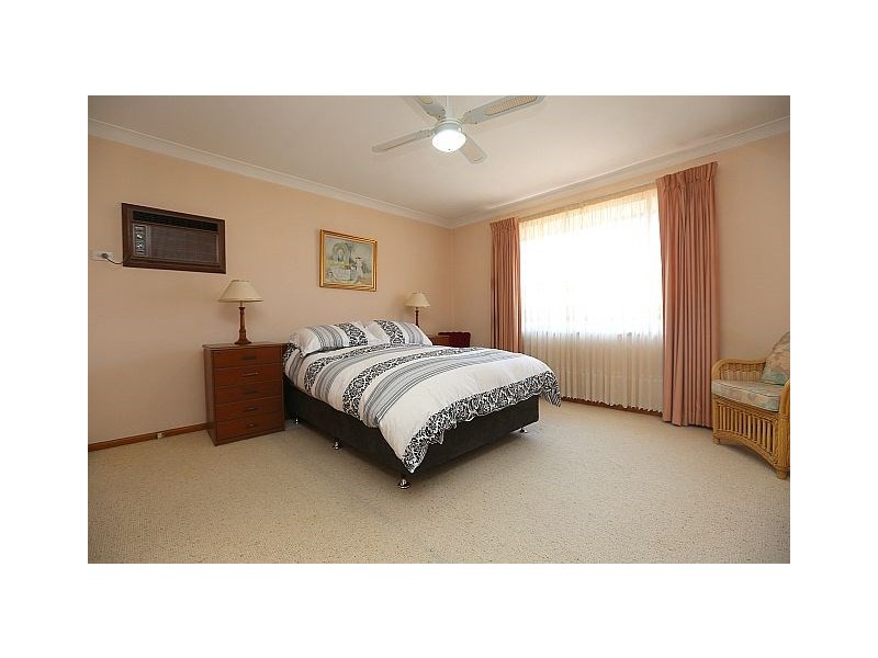 18 Yvonne Crescent, Georges Hall NSW 2198