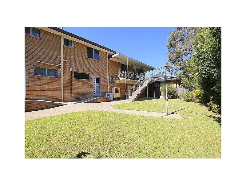 18 Yvonne Crescent, Georges Hall NSW 2198
