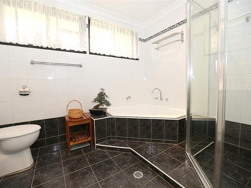 21 Pennington Avenue, Georges Hall NSW 2198