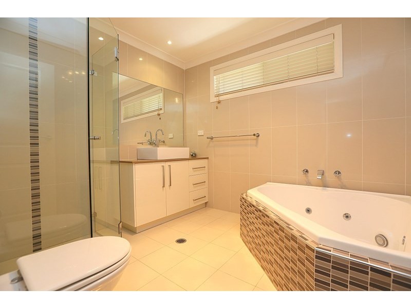 37 Caroline Crescent, Georges Hall NSW 2198