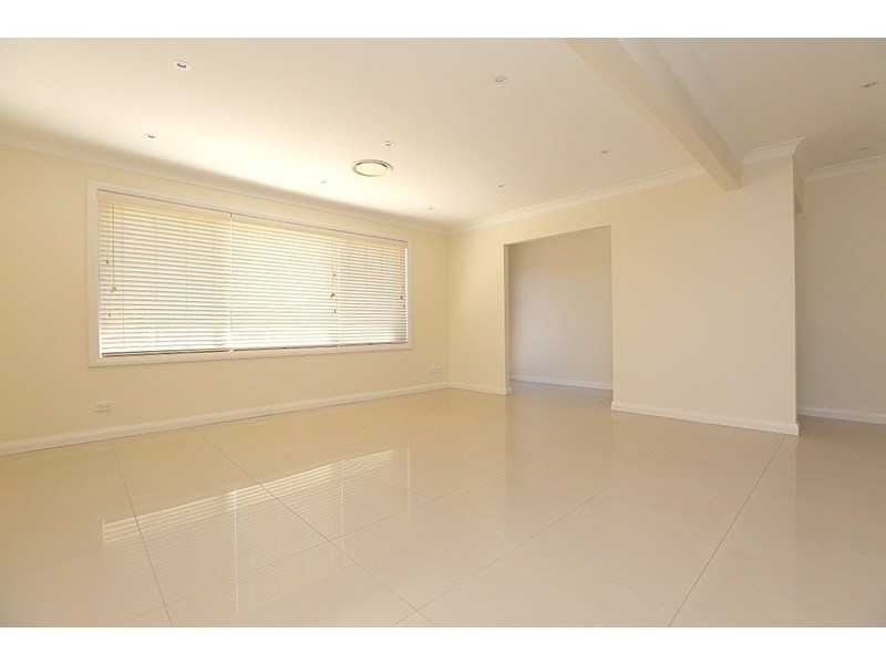 37 Caroline Crescent, Georges Hall NSW 2198