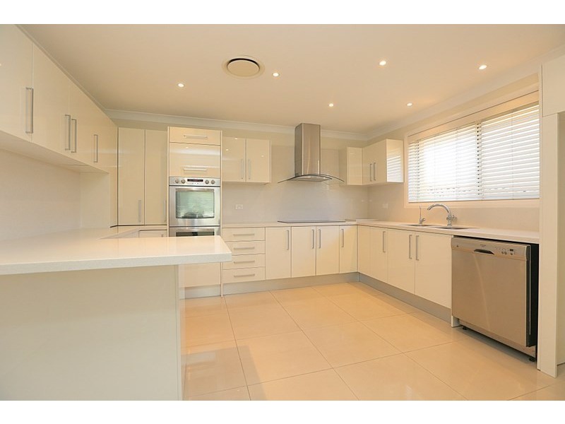 37 Caroline Crescent, Georges Hall NSW 2198