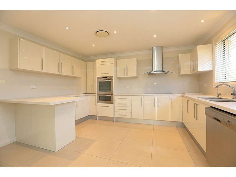 37 Caroline Crescent, Georges Hall NSW 2198