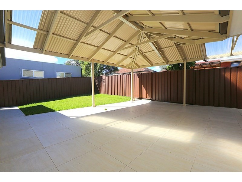 37 Caroline Crescent, Georges Hall NSW 2198