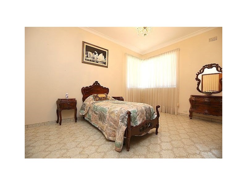 51 Flinders Road, Georges Hall NSW 2198