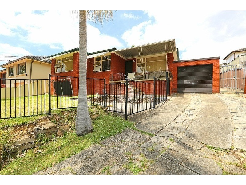 31 Caroline Crescent, Georges Hall NSW 2198