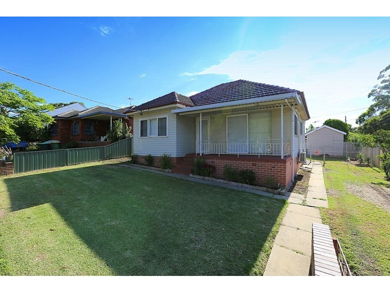 8 Georges Crescent, Georges Hall NSW 2198