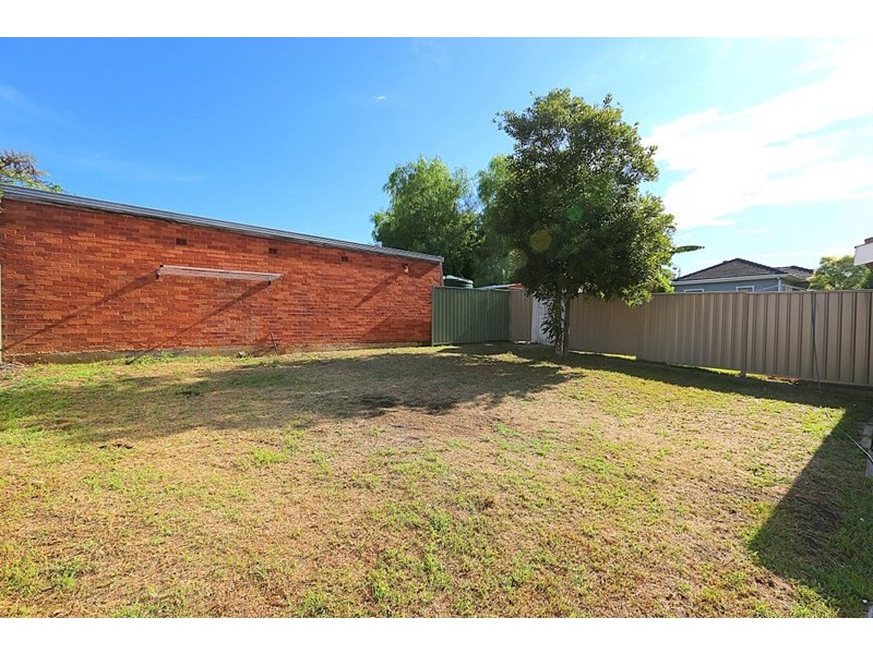 8 Georges Crescent, Georges Hall NSW 2198