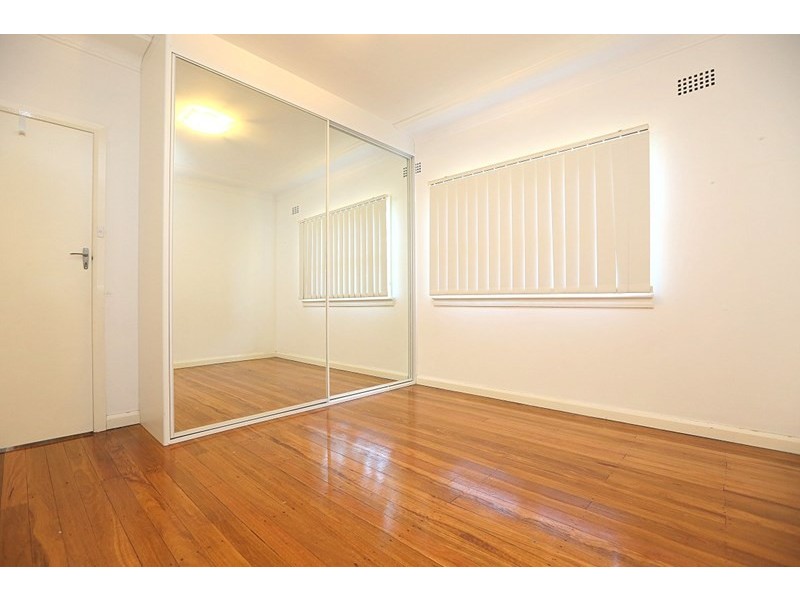 8 Georges Crescent, Georges Hall NSW 2198