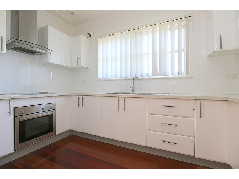 8 Georges Crescent, Georges Hall NSW 2198