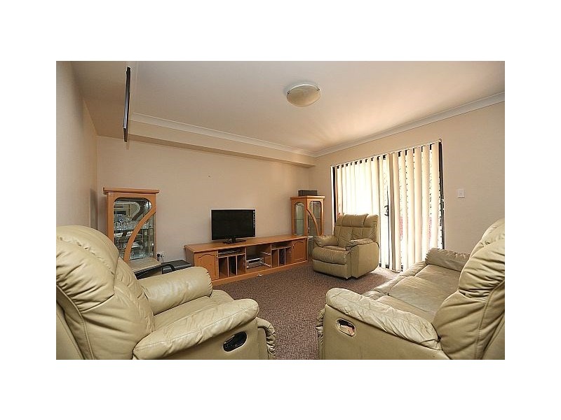 2/7 Chertsey Avenue, Bankstown NSW 2200