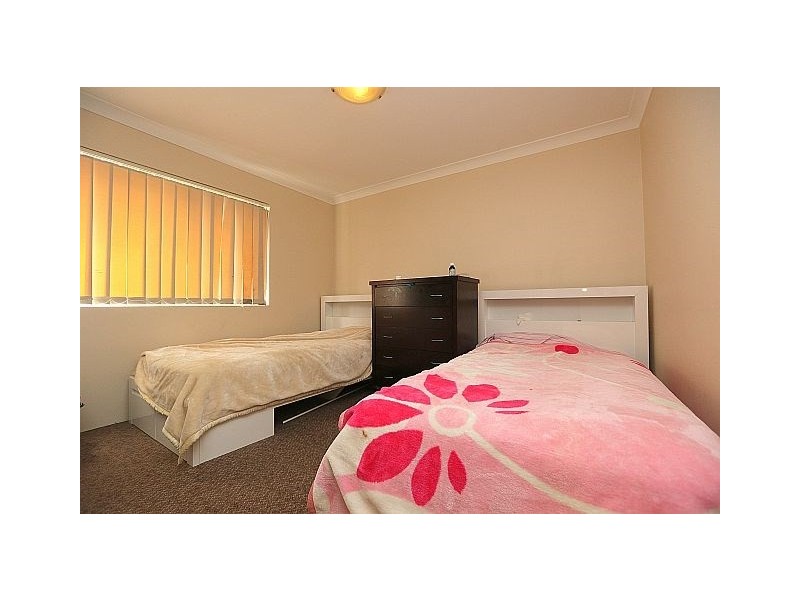 2/7 Chertsey Avenue, Bankstown NSW 2200