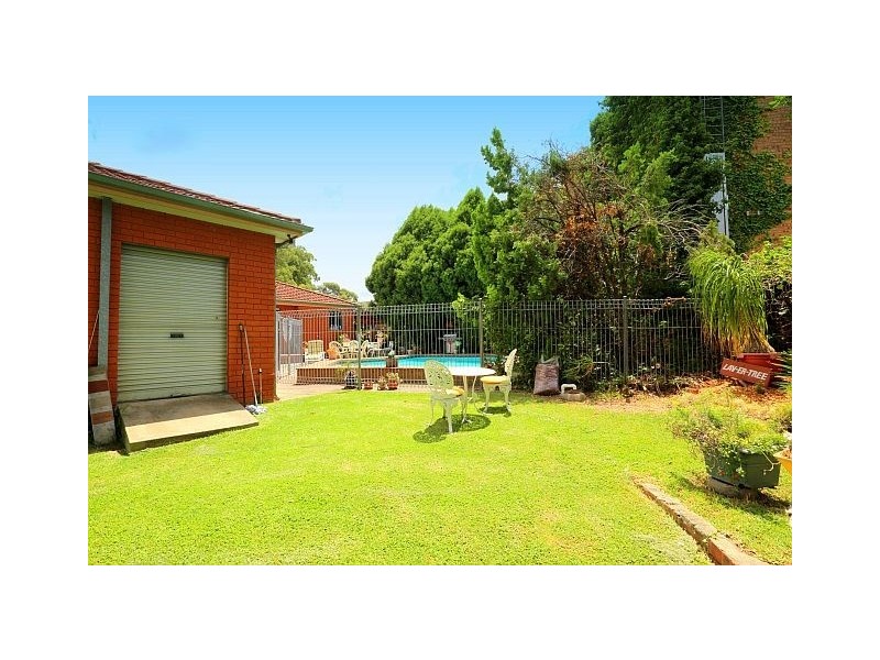 51 Sturt Avenue, Georges Hall NSW 2198