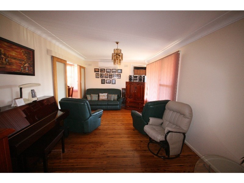 54 Denman Road, Georges Hall NSW 2198