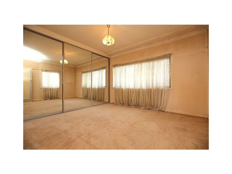 228 Henry Lawson Drive, Georges Hall NSW 2198