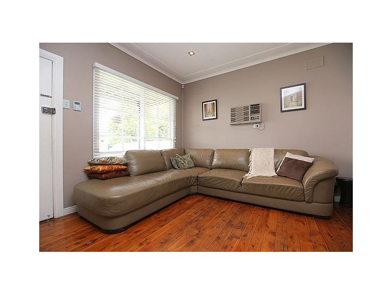 54 Endeavour Road, Georges Hall NSW 2198