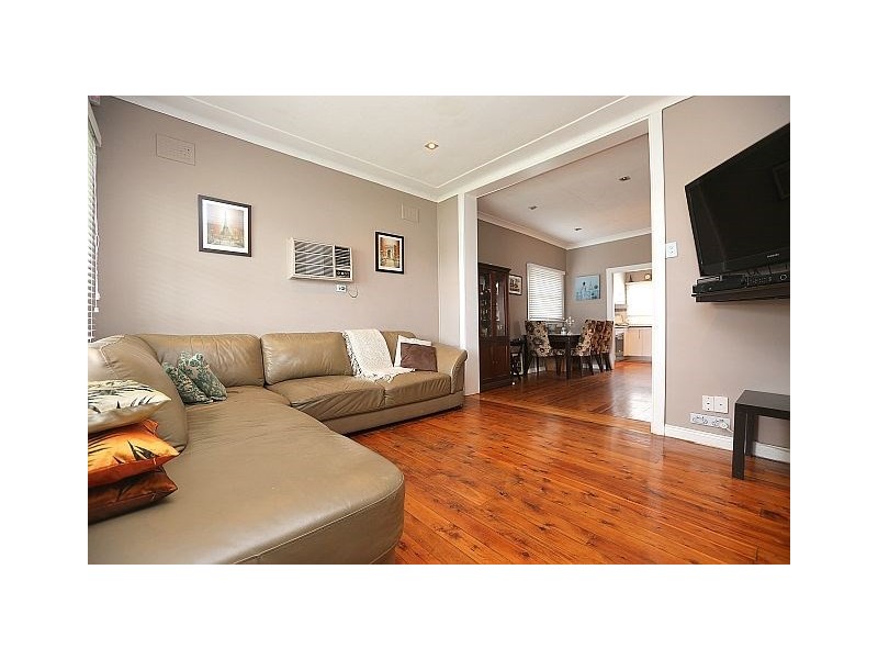 54 Endeavour Road, Georges Hall NSW 2198