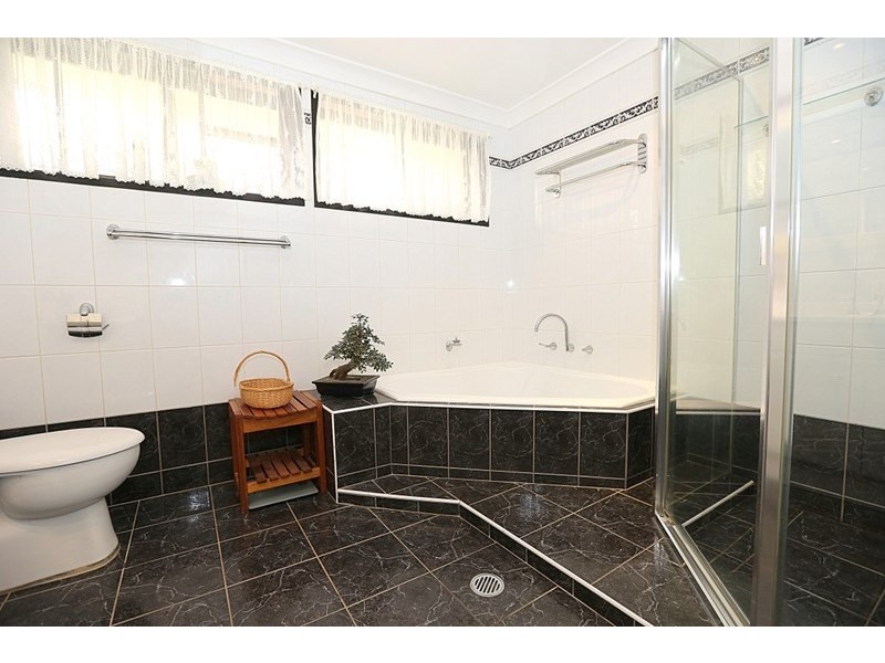 21 Pennington Avenue, Georges Hall NSW 2198