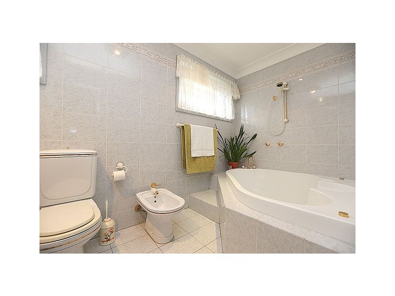 8 Pasley Road, Georges Hall NSW 2198