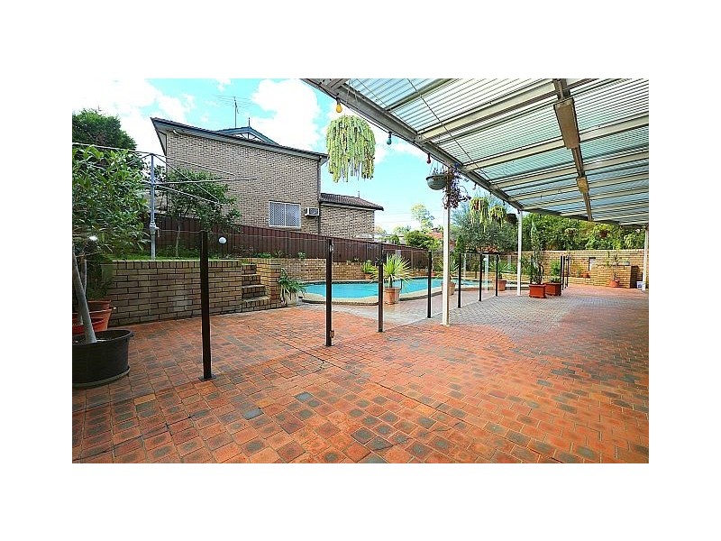 8 Pasley Road, Georges Hall NSW 2198