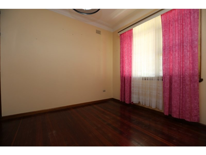 18 Wren Street, Condell Park NSW 2200