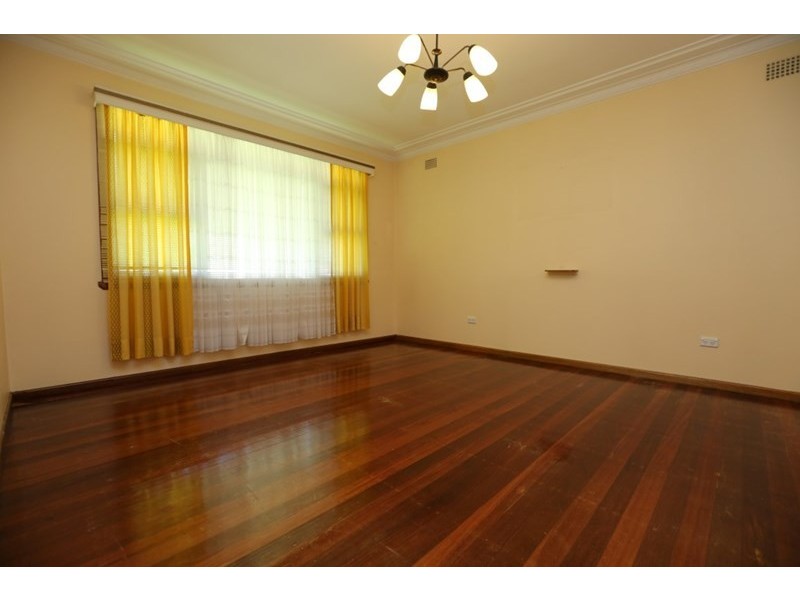 18 Wren Street, Condell Park NSW 2200