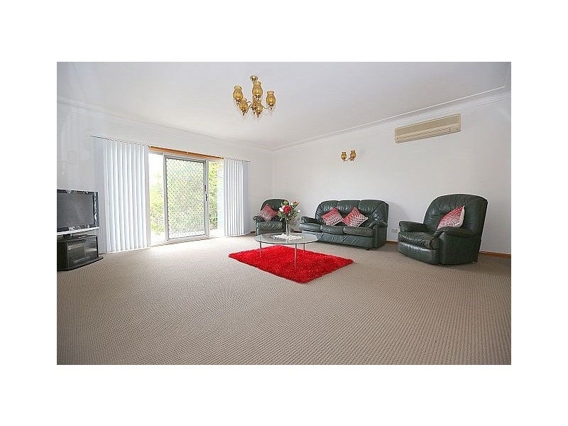 4 Arana Close, Georges Hall NSW 2198