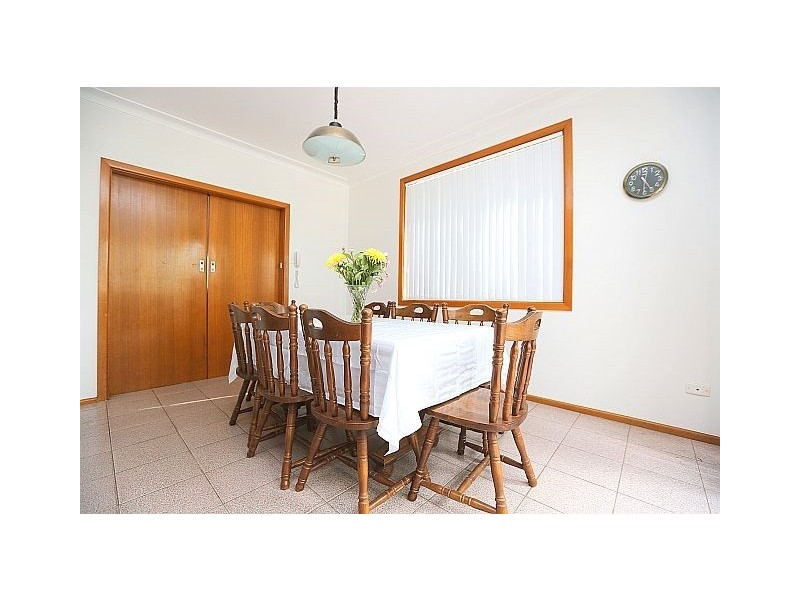 4 Arana Close, Georges Hall NSW 2198