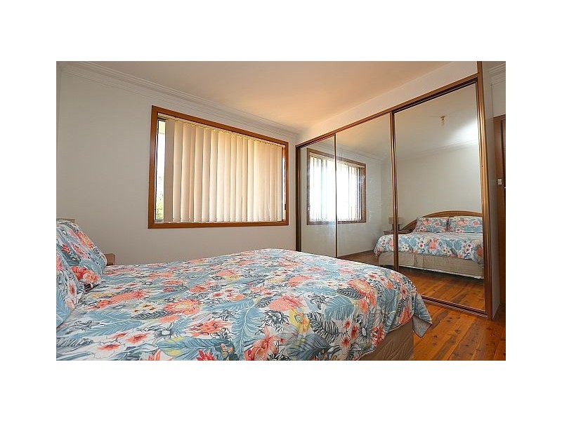 4 Arana Close, Georges Hall NSW 2198