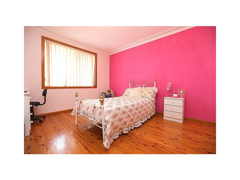 4 Arana Close, Georges Hall NSW 2198