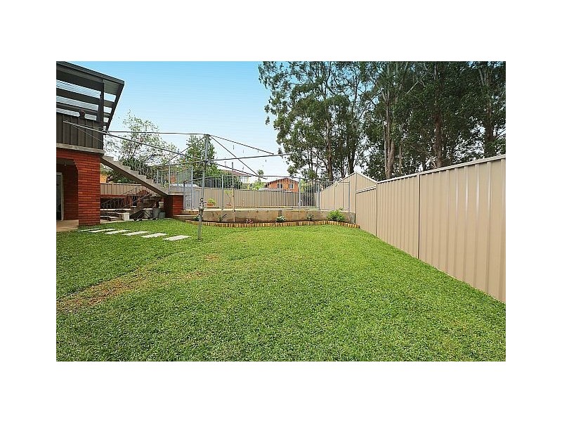 4 Arana Close, Georges Hall NSW 2198