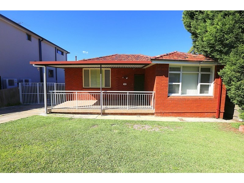 33 Surrey Avenue, Georges Hall NSW 2198