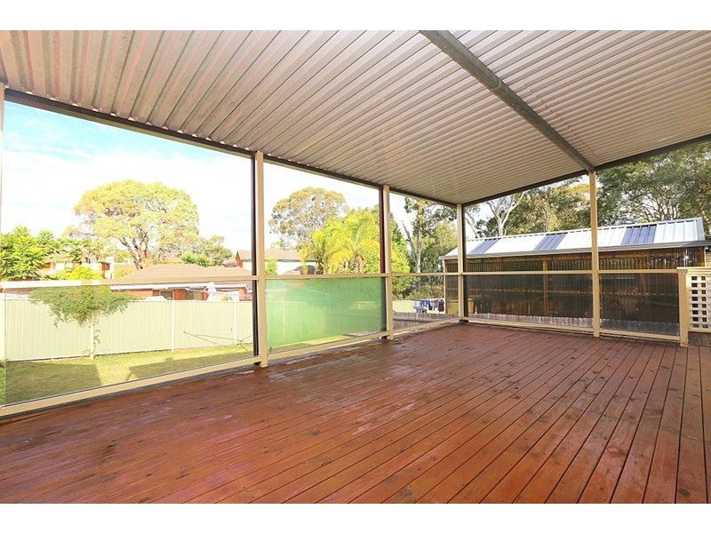 33 Surrey Avenue, Georges Hall NSW 2198