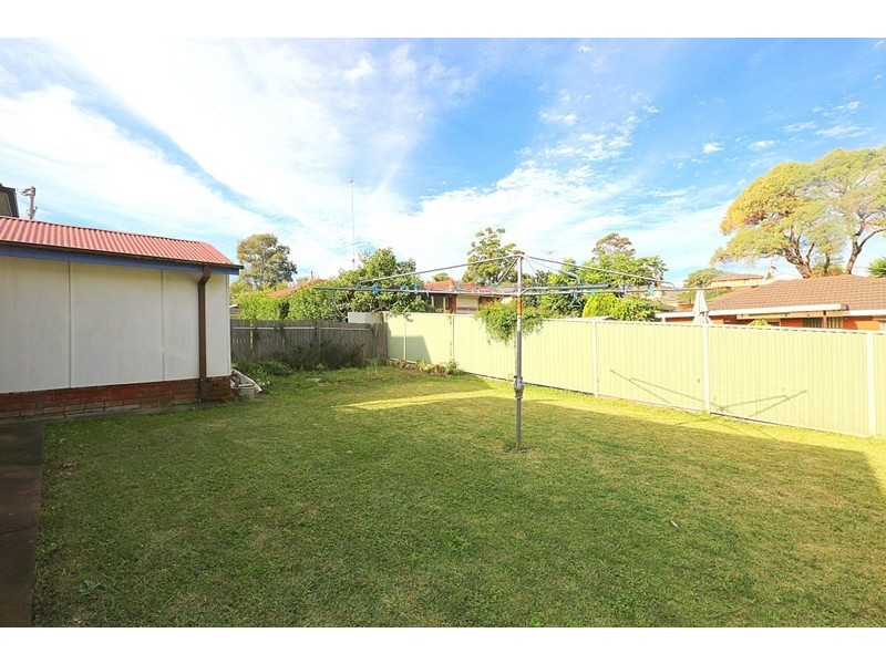 33 Surrey Avenue, Georges Hall NSW 2198