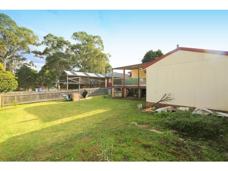 33 Surrey Avenue, Georges Hall NSW 2198