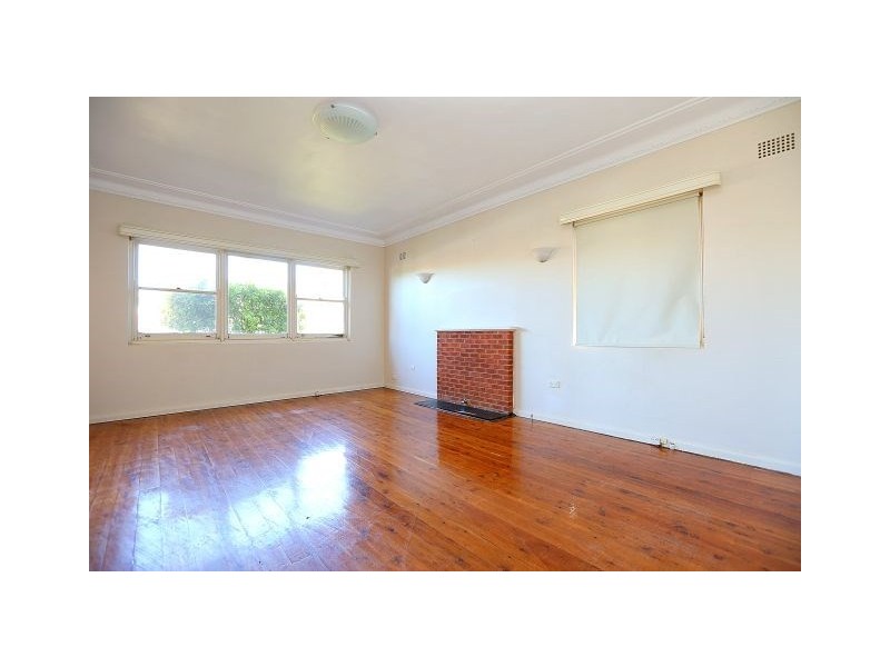 28 Cooeeyana Parade, Mount Lewis NSW 2190