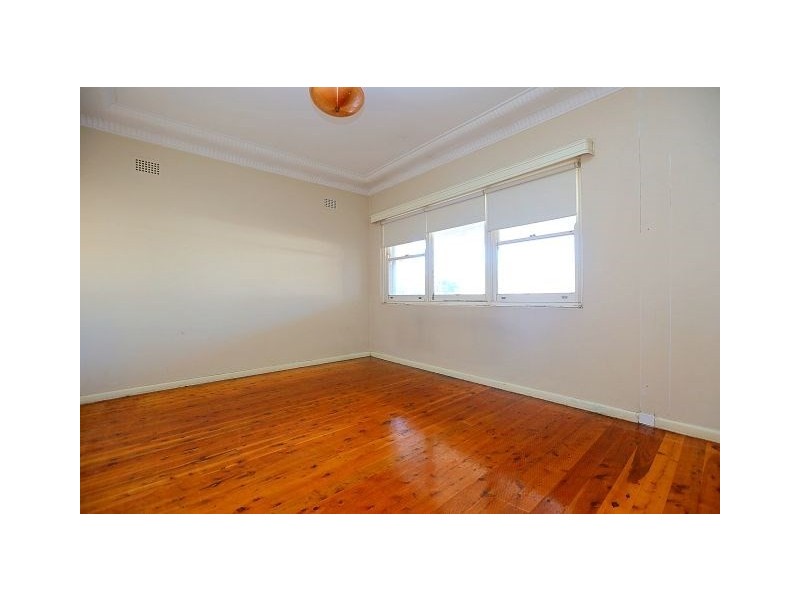 28 Cooeeyana Parade, Mount Lewis NSW 2190