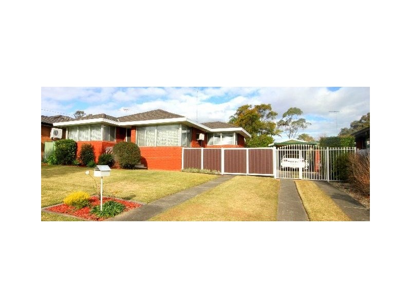 8 Lurnea Avenue, Georges Hall NSW 2198