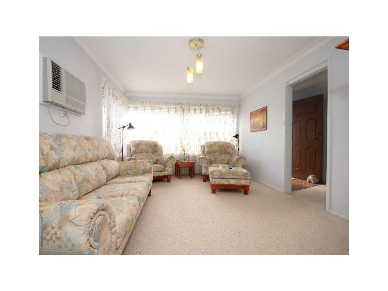 8 Lurnea Avenue, Georges Hall NSW 2198