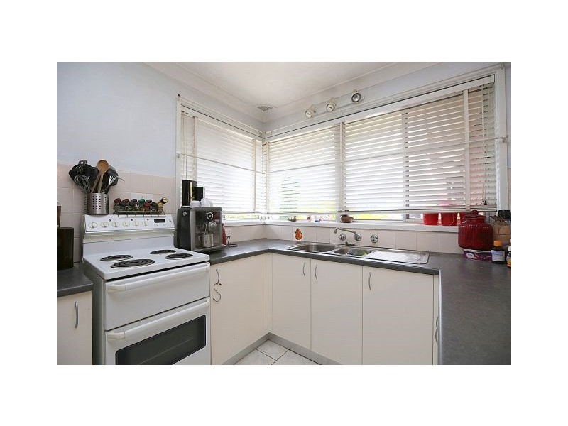 8 Lurnea Avenue, Georges Hall NSW 2198