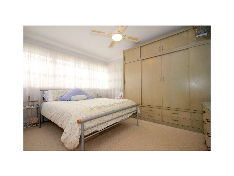 8 Lurnea Avenue, Georges Hall NSW 2198