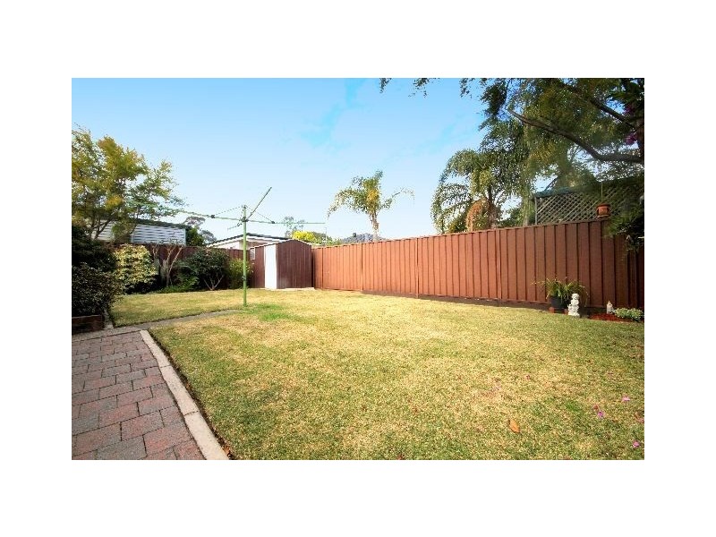 8 Lurnea Avenue, Georges Hall NSW 2198