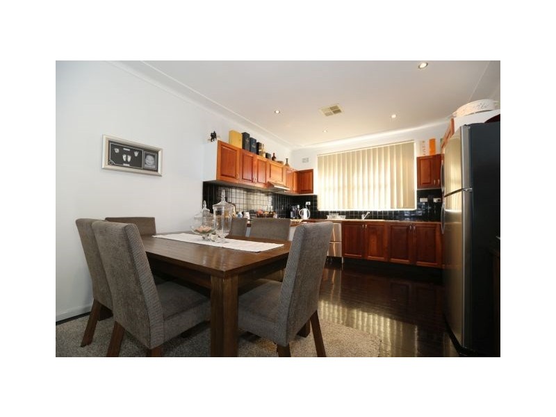 22 Cooeeyana Parade, Mount Lewis NSW 2190