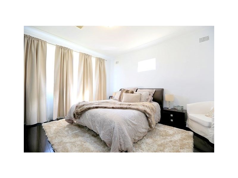 22 Cooeeyana Parade, Mount Lewis NSW 2190