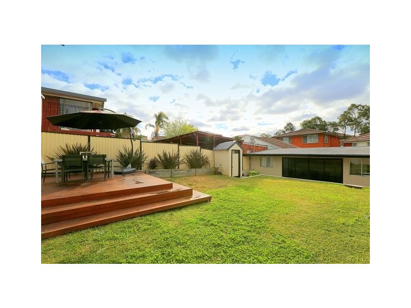 22 Cooeeyana Parade, Mount Lewis NSW 2190