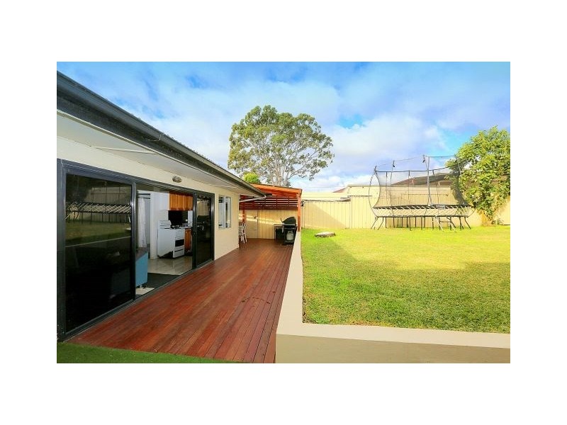 22 Cooeeyana Parade, Mount Lewis NSW 2190