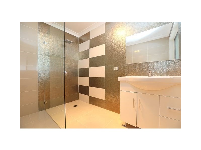 8 Evans Avenue, Moorebank NSW 2170