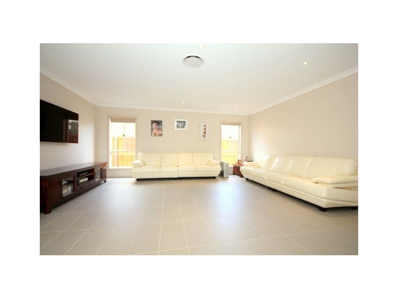 22 Fairway Close, Moorebank NSW 2170